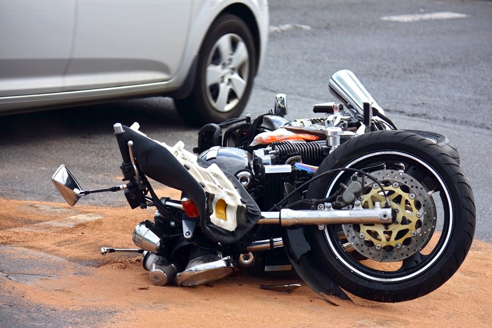 Dothan, AL - Motorcycle Crash Leaves Driver Injured at 3225 Headland Ave